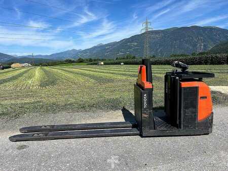 Gerbeurs à conducteur porté debout 2015  Toyota 8L0P25P - 2400mm (5)