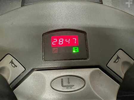 Gerbeurs à conducteur porté debout 2015  Toyota 8L0P25P - 2400mm (7)