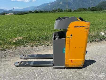 Gerbeurs à conducteur porté debout 2016  Jungheinrich ESE 120 (5)