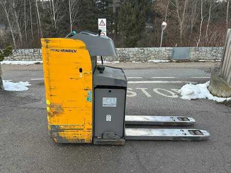 Transpalettes à conducteur porté 2018  Jungheinrich ESE 120 (2)