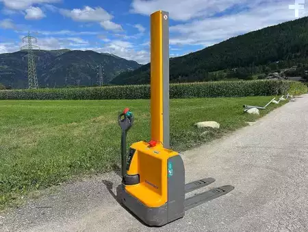 Stoccatori 2021  Jungheinrich EMC 105 - 200E (1)