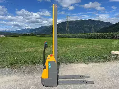 Stoccatori 2021  Jungheinrich EMC 105 - 200E (2)