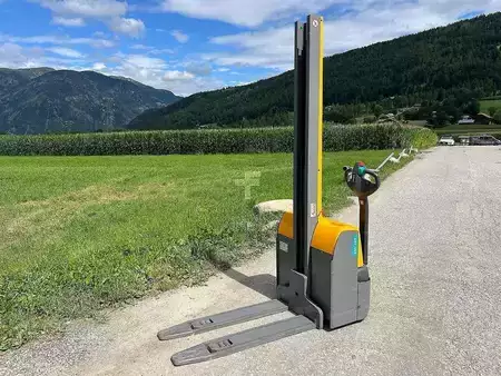 Stoccatori 2021  Jungheinrich EMC 105 - 200E (4)
