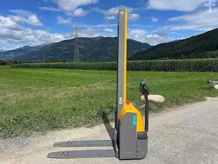 Stoccatori 2021  Jungheinrich EMC 105 - 200E (5)