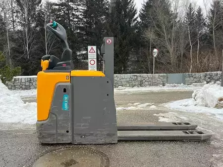 Gerbeurs à conducteur porté debout 2016  Jungheinrich ERD 120 - 166ZT (2)