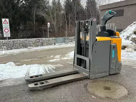 Gerbeurs à conducteur porté debout 2016  Jungheinrich ERD 120 - 166ZT (4)