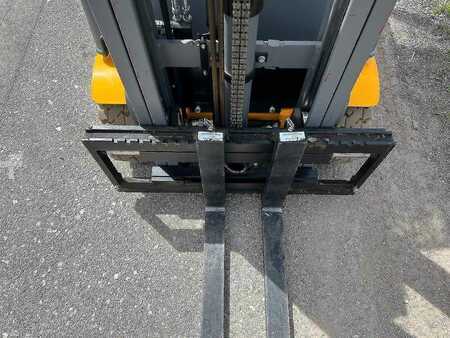 Elektromos 3 kerekű 2022  Jungheinrich EFG 113 - 310ZZ (6)