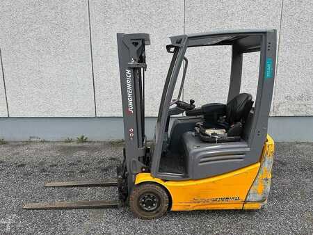 Eléctrica de 3 ruedas 2020  Jungheinrich EFG 215 - 440DZ (2)