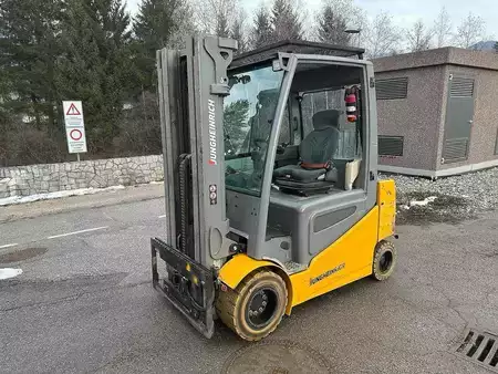 Elektromos 4 kerekű 2019  Jungheinrich EFG S30s - 500DZ (1)