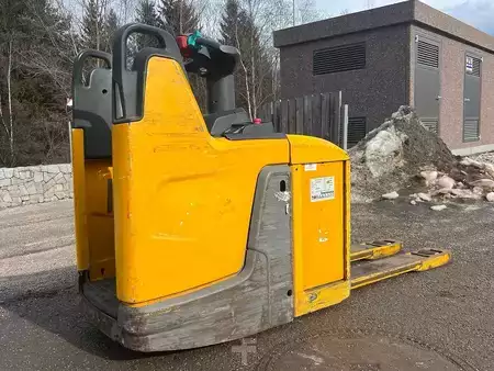 Stacker stå på 2018  Jungheinrich ERE 225 (1)