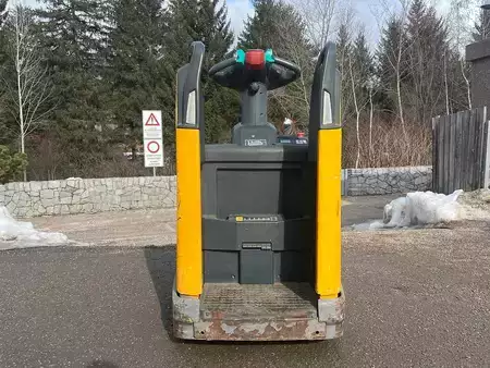 Stacker stå på 2018  Jungheinrich ERE 225 (3)