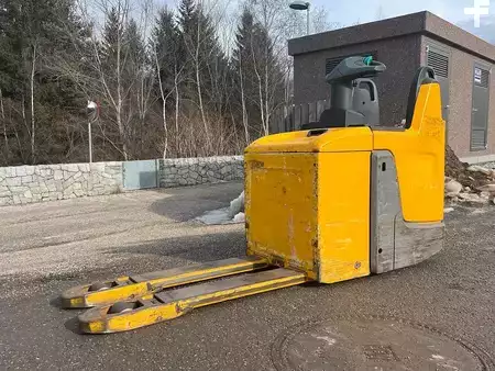 Stacker stå på 2018  Jungheinrich ERE 225 (4)