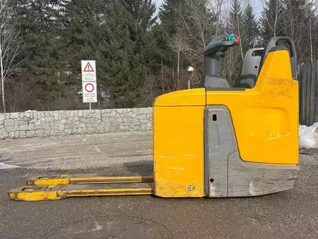 Stacker stå på 2018  Jungheinrich ERE 225 (5)