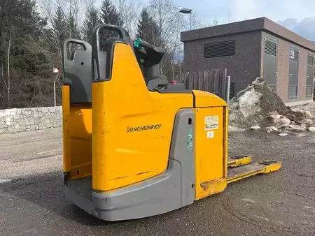 Stacker stå på 2018  Jungheinrich ERE 225 (1)