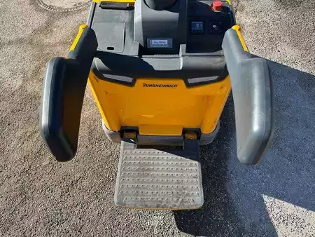 Apilador conductor incorporado 2024  Jungheinrich ERE 120 (6)