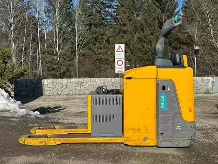 Apilador conductor incorporado 2024  Jungheinrich ERE 120 (5)