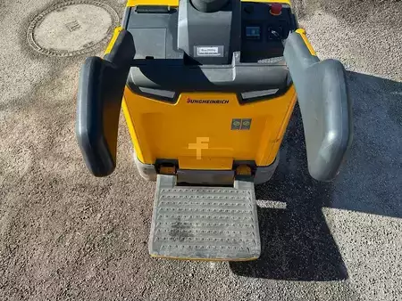 Apilador conductor incorporado 2024  Jungheinrich ERE 120 (6)