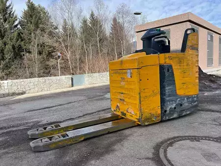 Stacker stå på 2011  Jungheinrich ERE 225 (4)