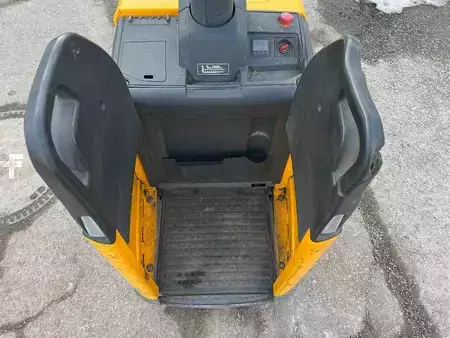 Stacker stå på 2019  Jungheinrich ERE 225 (6)