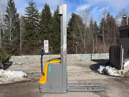 Apilador eléctrico 2020  Jungheinrich EJC 214 - 600DZ (2)