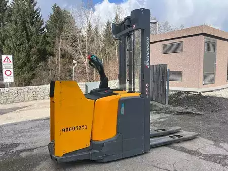 Stoccatori uomo a piedi 2020  Jungheinrich ERC 212 - 320ZT (1)