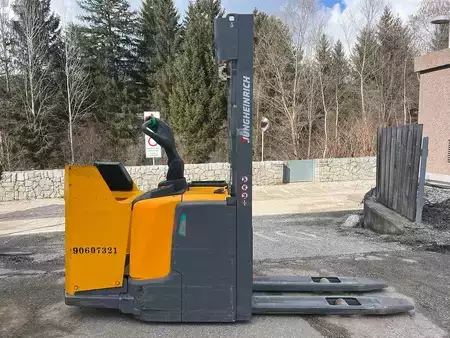 Stoccatori uomo a piedi 2020  Jungheinrich ERC 212 - 320ZT (2)