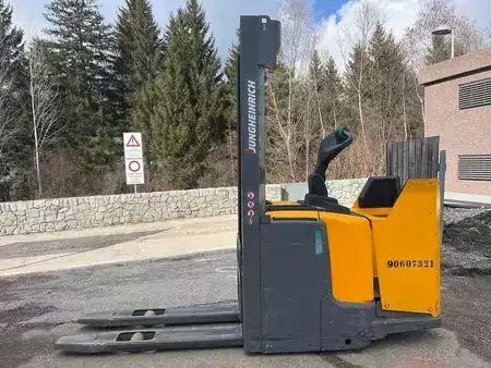 Stoccatori uomo a piedi 2020  Jungheinrich ERC 212 - 320ZT (5)