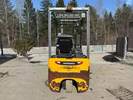 Carrelli elettrici 3 ruote 2019  Jungheinrich EFG 115 - 310ZZ (3)
