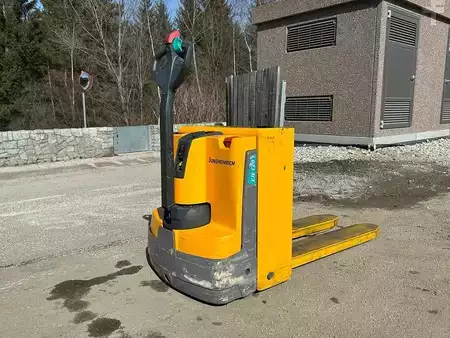 Lavansiirtovaunu 2017  Jungheinrich EJE C20 (1)