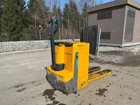 Lavansiirtovaunu 2020  Jungheinrich EJE C20 (1)