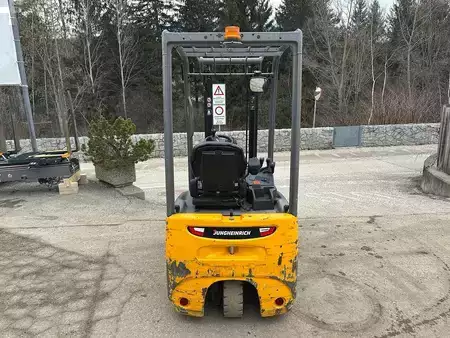 Carrelli elettrici 3 ruote 2019  Jungheinrich EFG 115 - 330ZZ (3)