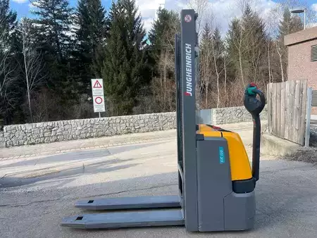 Stapelaars 2018  Jungheinrich EJC 110 - 290ZT (5)