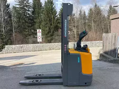Gerbeurs à conducteur porté debout 2020  Jungheinrich ERC 212 - 320ZT (5)