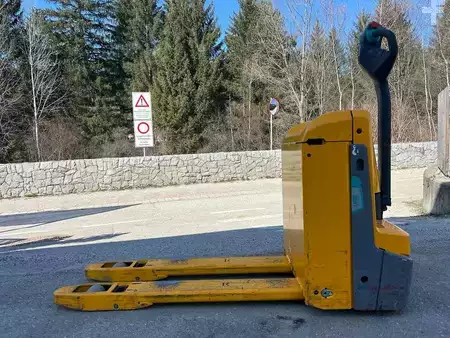 Elektromos emelőkocsik 2024  Jungheinrich EJE 114 (5)