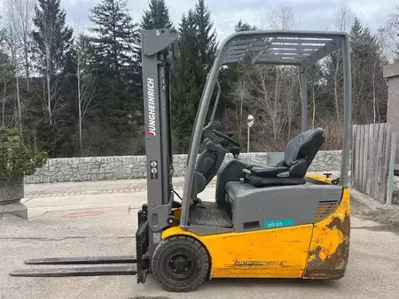 Carrelli elettrici 3 ruote 2019  Jungheinrich EFG 115 - 330ZZ (2)