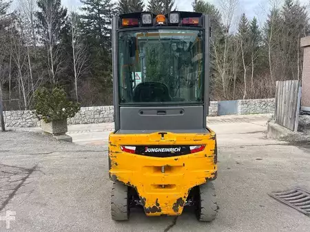 Eléctrica de 4 ruedas 2018  Jungheinrich EFG 320 - 330ZZ (3)