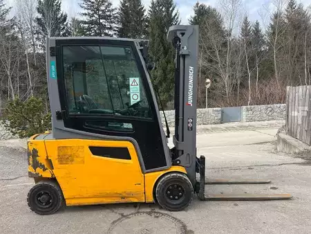 Eléctrica de 4 ruedas 2018  Jungheinrich EFG 320 - 330ZZ (5)