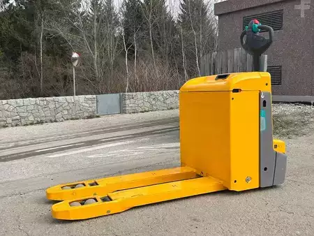 Transpalettes électriques 2024  Jungheinrich EJE 230 (4)