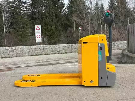 Transpalettes électriques 2024  Jungheinrich EJE 230 (5)