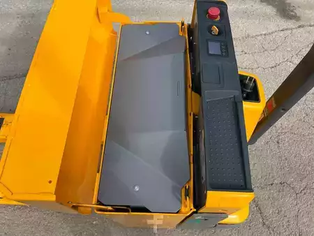 Transpalettes électriques 2024  Jungheinrich EJE 230 (8)