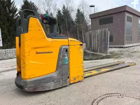 Gerbeurs à conducteur porté debout 2021  Jungheinrich ERE 225 - 2400mm (1)