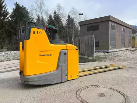 Gerbeurs à conducteur porté debout 2023  Jungheinrich ERE 225 - 2400mm (1)