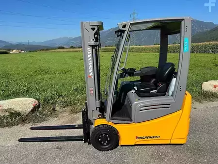 Eléctrica de 3 ruedas 2023  Jungheinrich EFG 112 - 440DZ NEW (2)