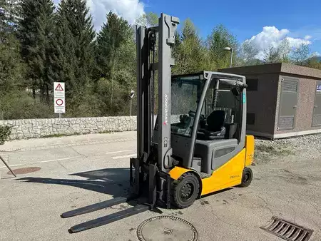 Carrelli elettrici 4 ruote 2017  Jungheinrich EFG 430s - 450ZT (1)