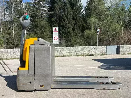 Transpaleta eléctrica 2016  Jungheinrich EJE 220 (2)