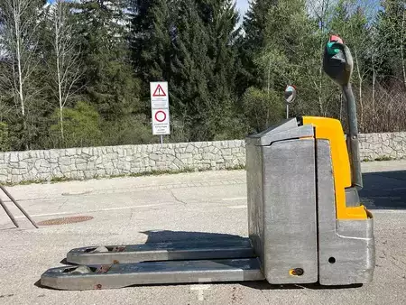 Transpaleta eléctrica 2016  Jungheinrich EJE 220 (5)