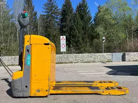 Elektrische palletwagens 2021  Jungheinrich EJE 116 (2)