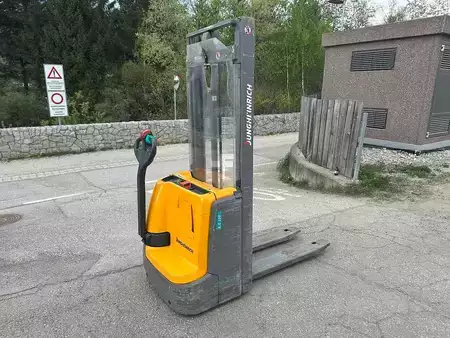 Stacker pedestre 2016  Jungheinrich EJC 110 - 320ZT (1)