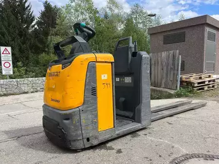 VZV s plošinou pro řidiče 2017  Jungheinrich ECE 225 - 2400mm (1)