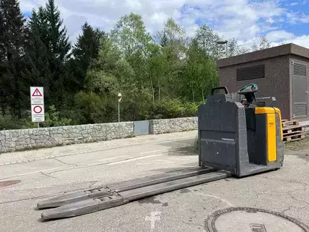 VZV s plošinou pro řidiče 2017  Jungheinrich ECE 225 - 2400mm (4)